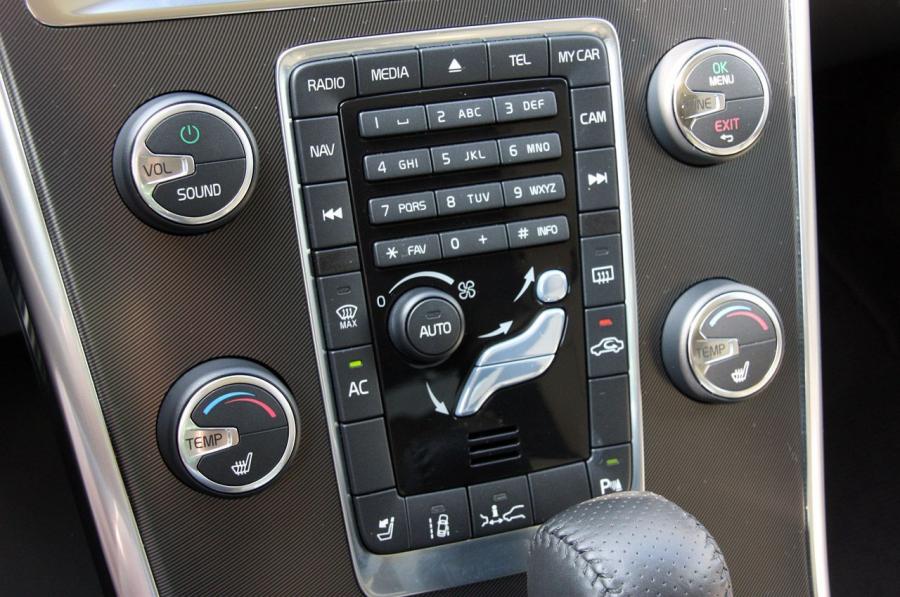  Volvo XC60 R-Design 2012 года  (фото 16 из 90)